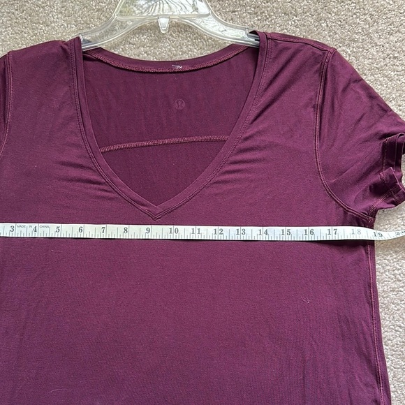 Lululemon Short Sleeve Asymmetrical V Neck Shirt Merlot Women’s S/M? - Picture 2 of 5